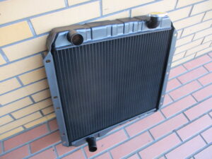 LANDCRUISER　40　RADIATOR