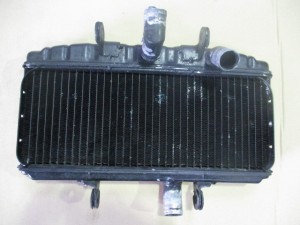 SUZUKI　GT750　ラジエーター修理
