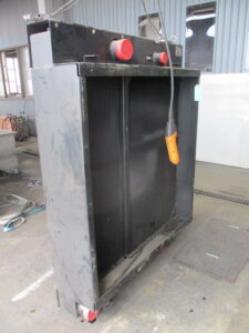 某空港 除雪車 キャタピラー製 ラジエーター修理