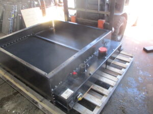 某空港 除雪車 キャタピラー製 ラジエーター修理